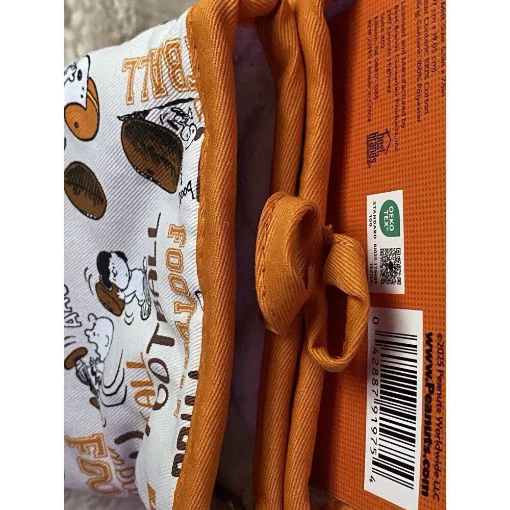 2 Pack Peanuts Snoopy Charlie Brown Football Autumn Silicone Oven Mini Mitts NEW